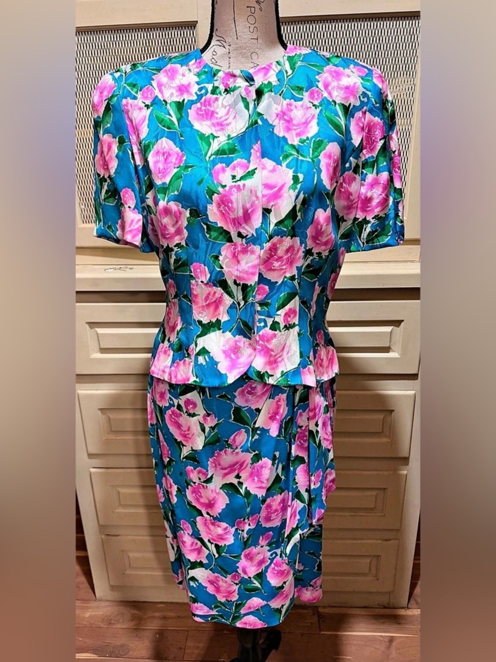 NWT VTG Adrianna Papell Silk Skirt Set